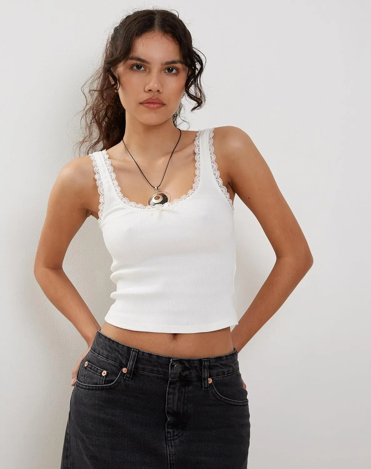 Sexy Lace Trim Tank Vest Tops for Women Sleeveless Camisole Y2K Spaghetti Strap Cropped Slim Fit Basic Cami Shirts