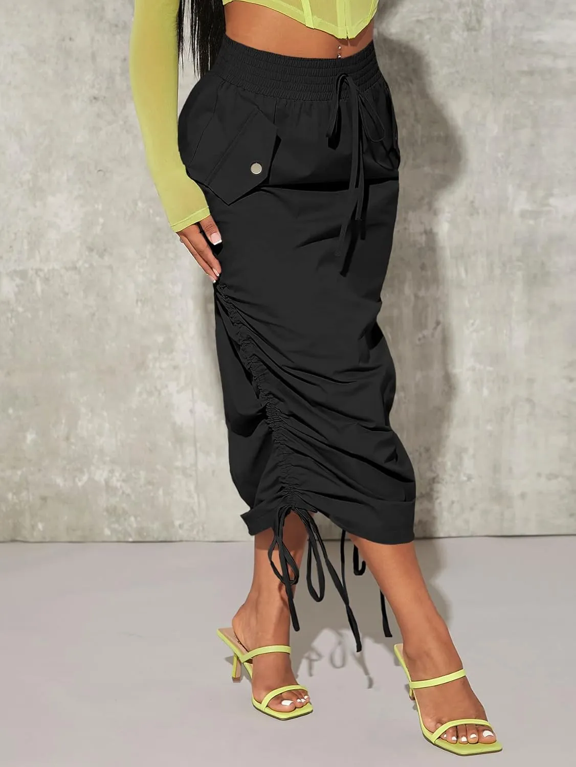 Verdusa Women's Y2K Drawstring Ruched Elastic Waist Long Cargo Skirt with Pocket