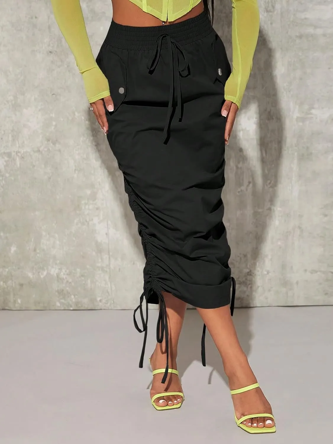 Verdusa Women's Y2K Drawstring Ruched Elastic Waist Long Cargo Skirt with Pocket
