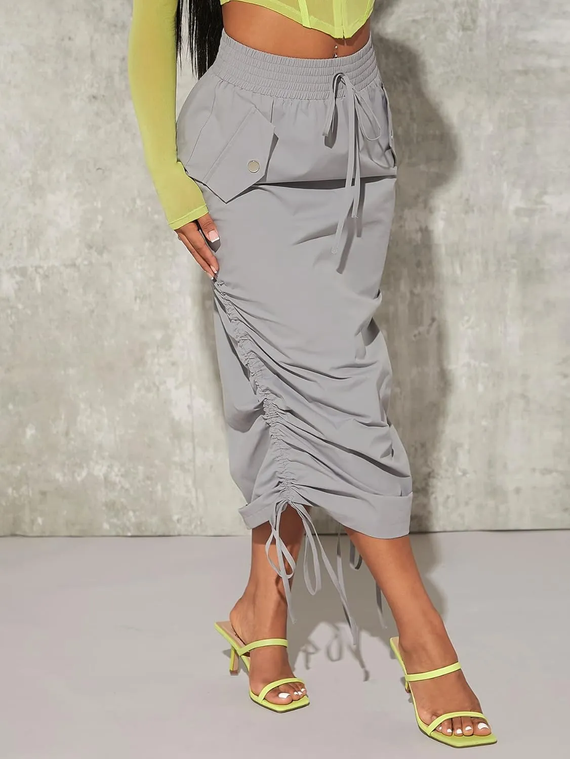 Verdusa Women's Y2K Drawstring Ruched Elastic Waist Long Cargo Skirt with Pocket