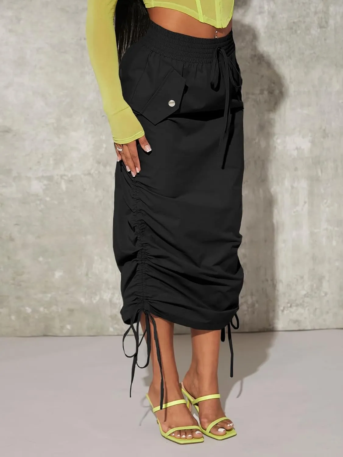 Verdusa Women's Y2K Drawstring Ruched Elastic Waist Long Cargo Skirt with Pocket