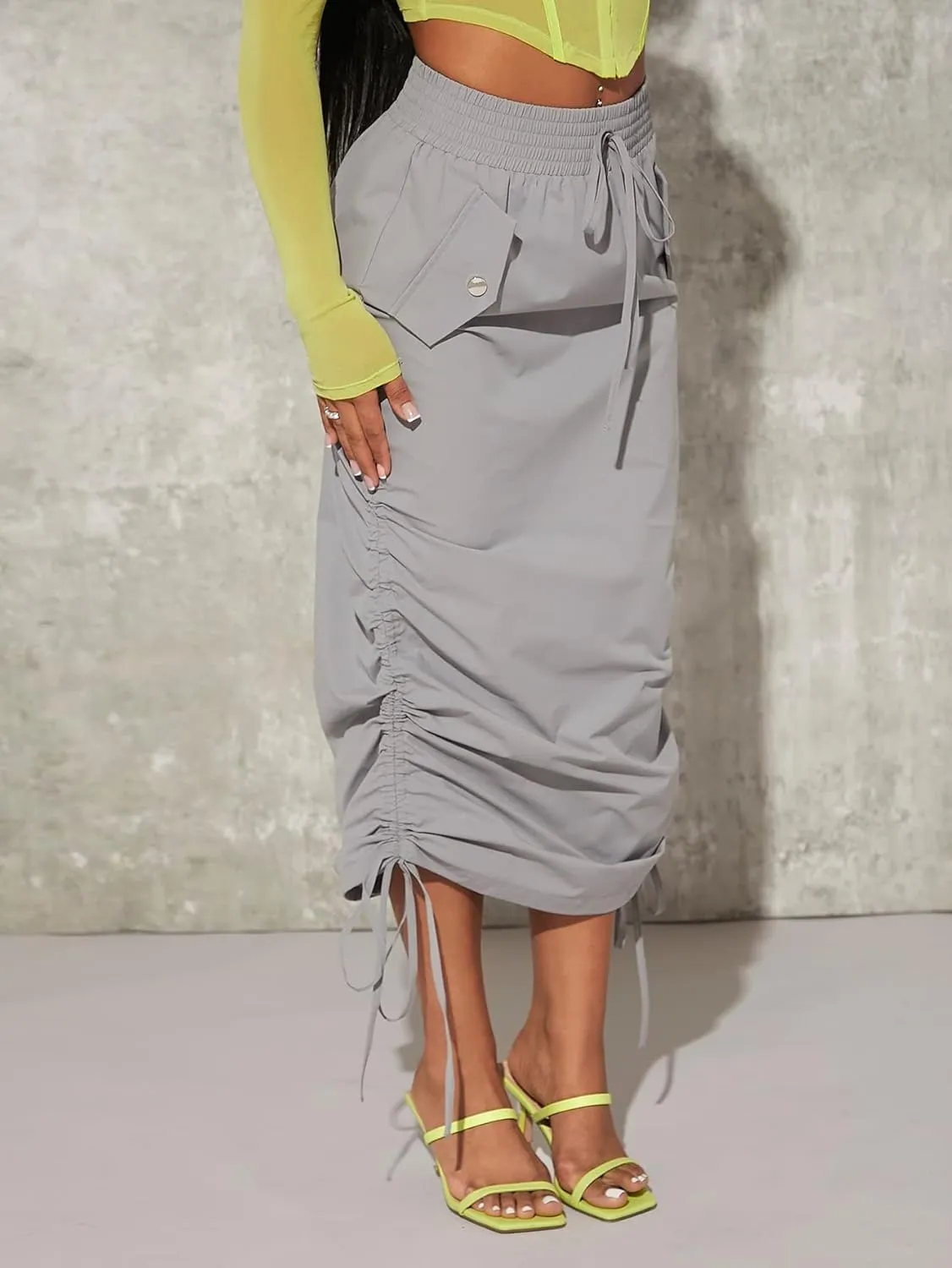 Verdusa Women's Y2K Drawstring Ruched Elastic Waist Long Cargo Skirt with Pocket